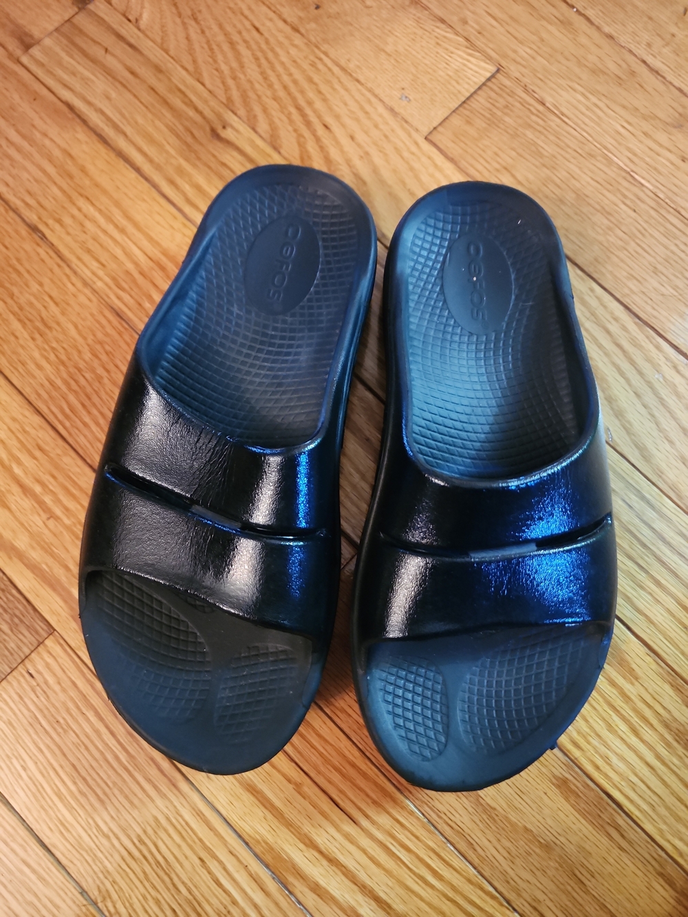 Oofos Oohaa Black Slip-On Foam Slides